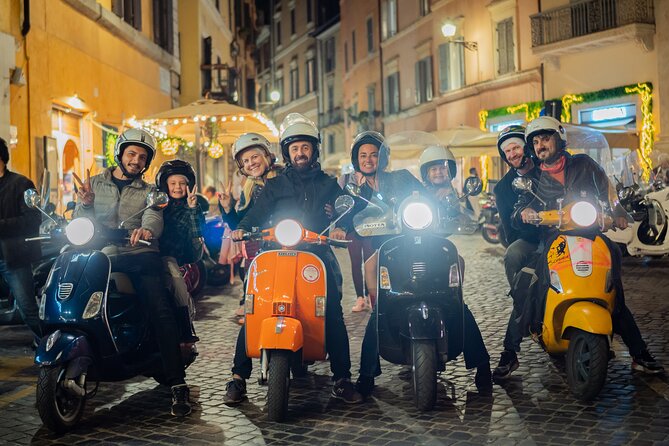 Vespa Scooter Tour in Rome with RomeIsMyLove Pro Photo Team - Piazza Venezia and Via del Corso