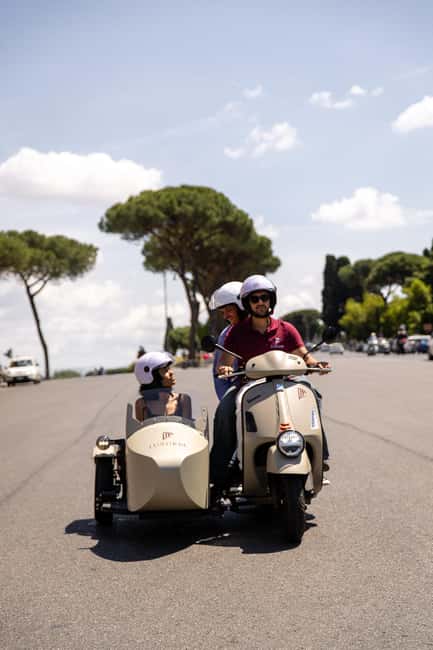 Vespa Sidecar Tour: Highlights of Rome - Piazza Venezia and the Colosseum