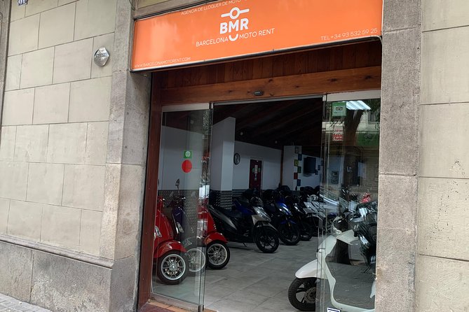 Vespa Spring 50cc rental - Why a Vespa can make Barcelona easier