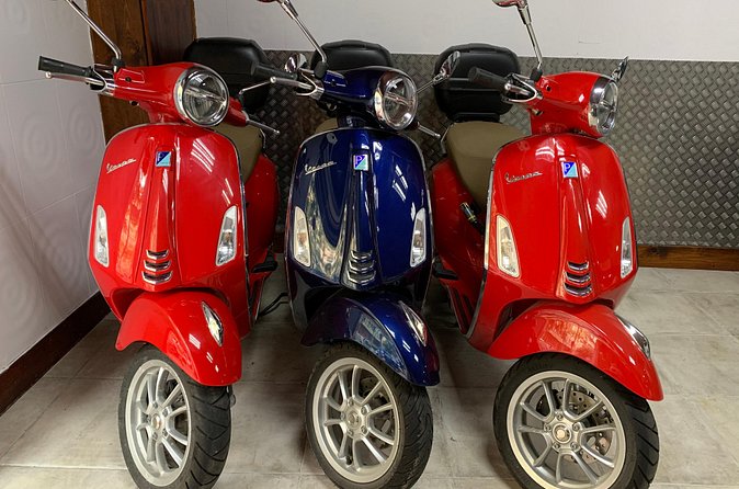 Vespa Spring 50cc rental - Picking up the Vespa in Eixample