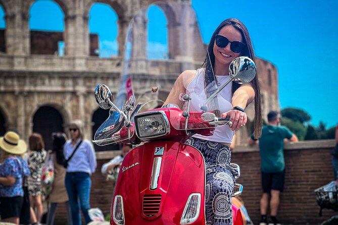 Vespa Tour Guided by Local in Rome - Finishing at Piazza Navona