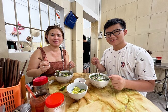 Vespa Tour HANOI BACK STREETS: FOOD+LOCAL LIFE+CULTURE & FUN - A local lunch near Hanoi train station