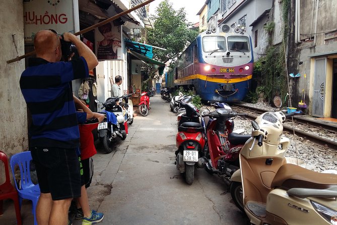 Vespa Tour Hanoi Life Rustic - Thanh Cong and Hanoi’s improvised apartment life