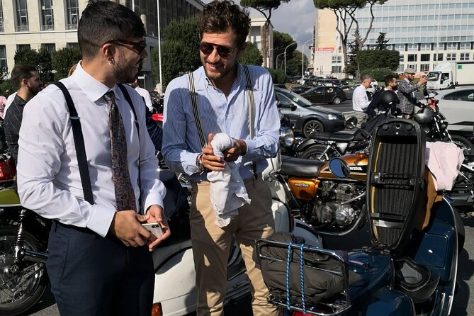 Vespa Tour in Rome with Nicolò - The Colosseum is a photo stop, not an arena visit