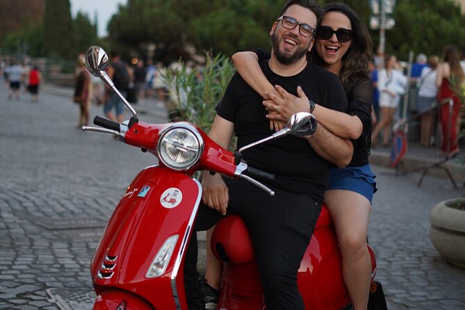 Vespa Tour in Rome with professional photographer - What the photography service adds