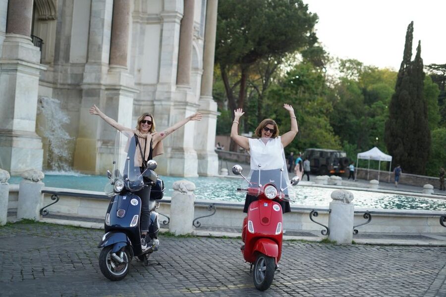 Vespa - Wine and Photography service in Rome - Orange Garden and the Aventine views
